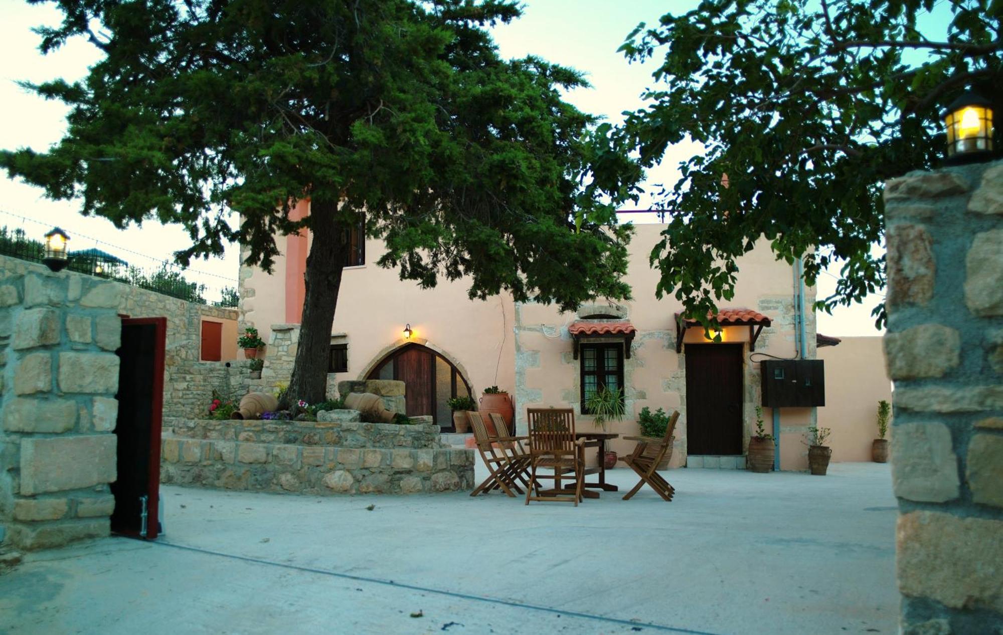 Mouri Villa Mourion  Экстерьер фото