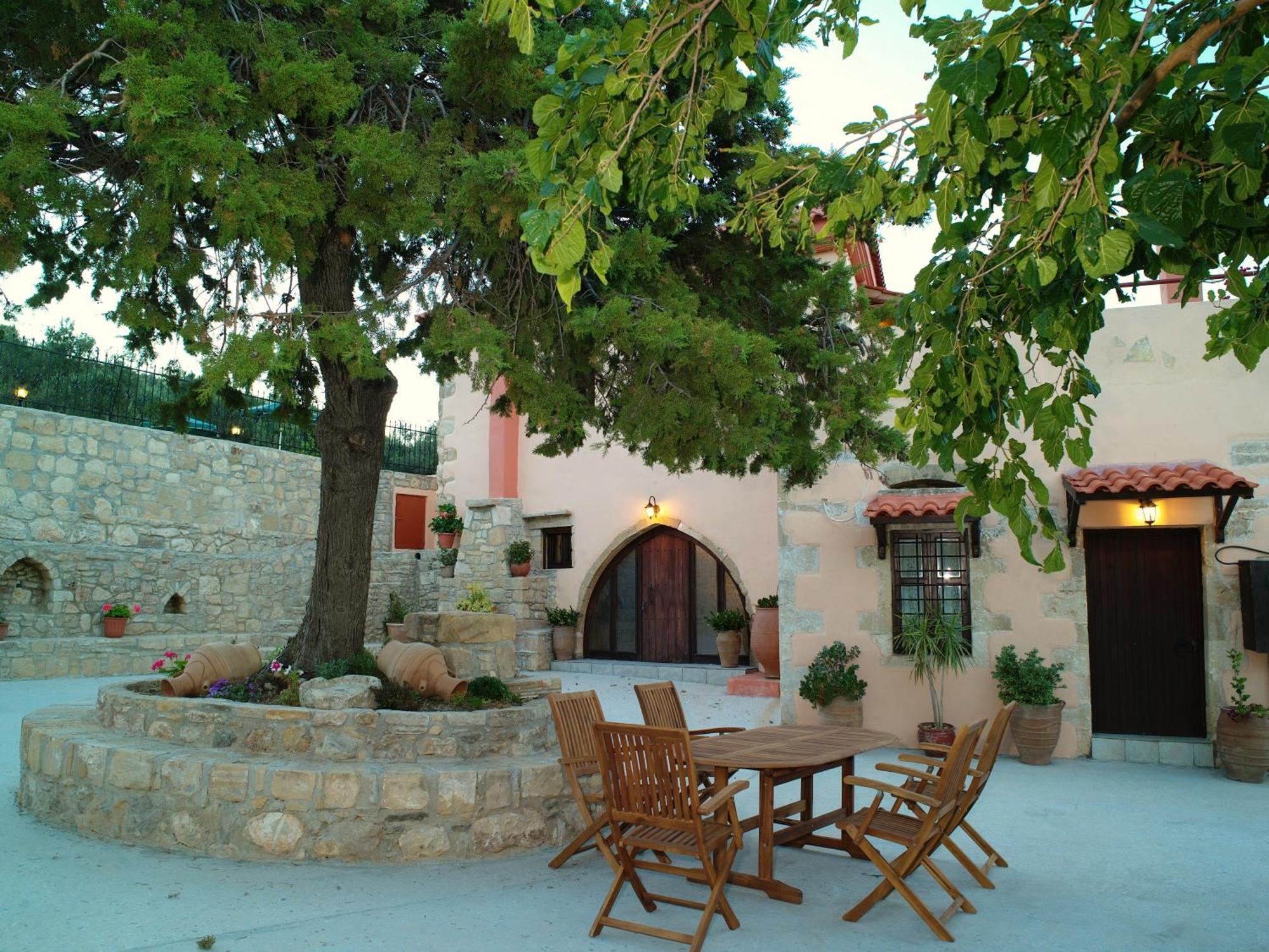 Mouri Villa Mourion  Экстерьер фото